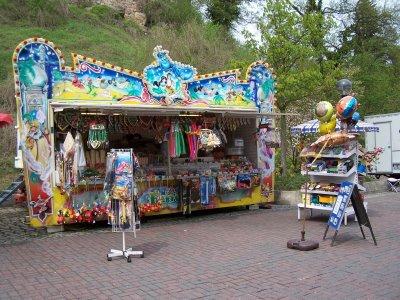 großer Süß- und Spielwarenwagen